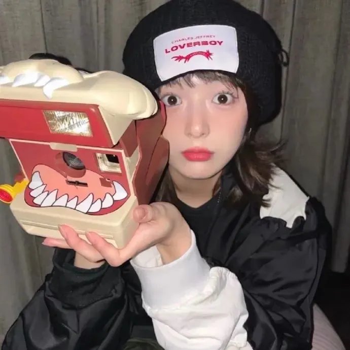 佳人送我置山巅